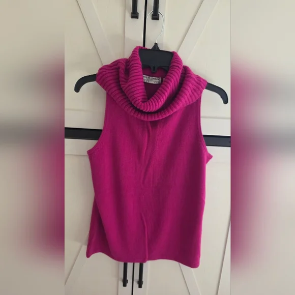 Women's Sleeveless Turtleneck Sweater - Black, White, and Pink - Picture 8 of 8